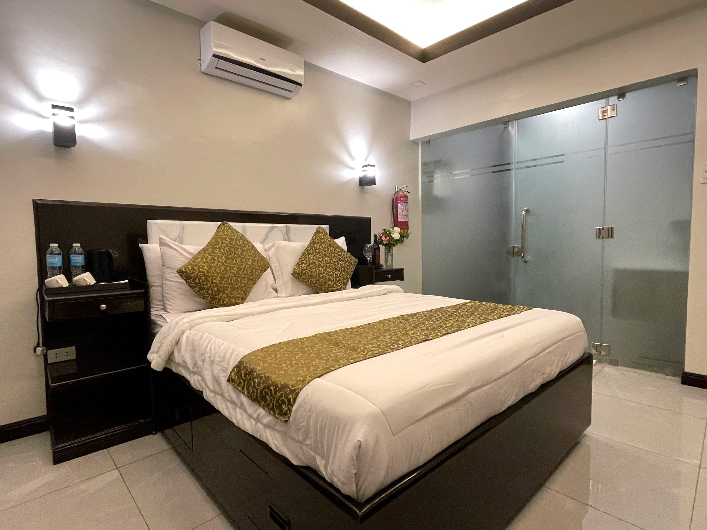 JV Deluxe Room, photograph 5 of 5